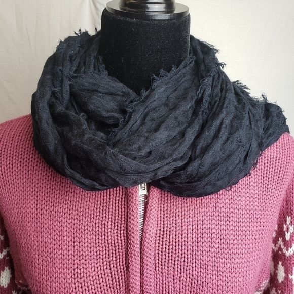 Cato's Fall Black Crinkly Scarf - Picture 2 of 6